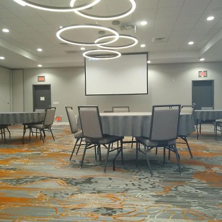 Holiday Inn - Kansas City - Northeast By Ihg Exterior photo