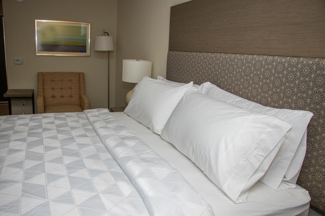 Holiday Inn - Kansas City - Northeast By Ihg Exterior photo