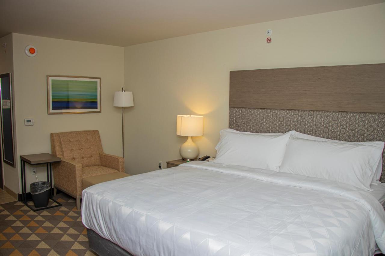 Holiday Inn - Kansas City - Northeast By Ihg Exterior photo