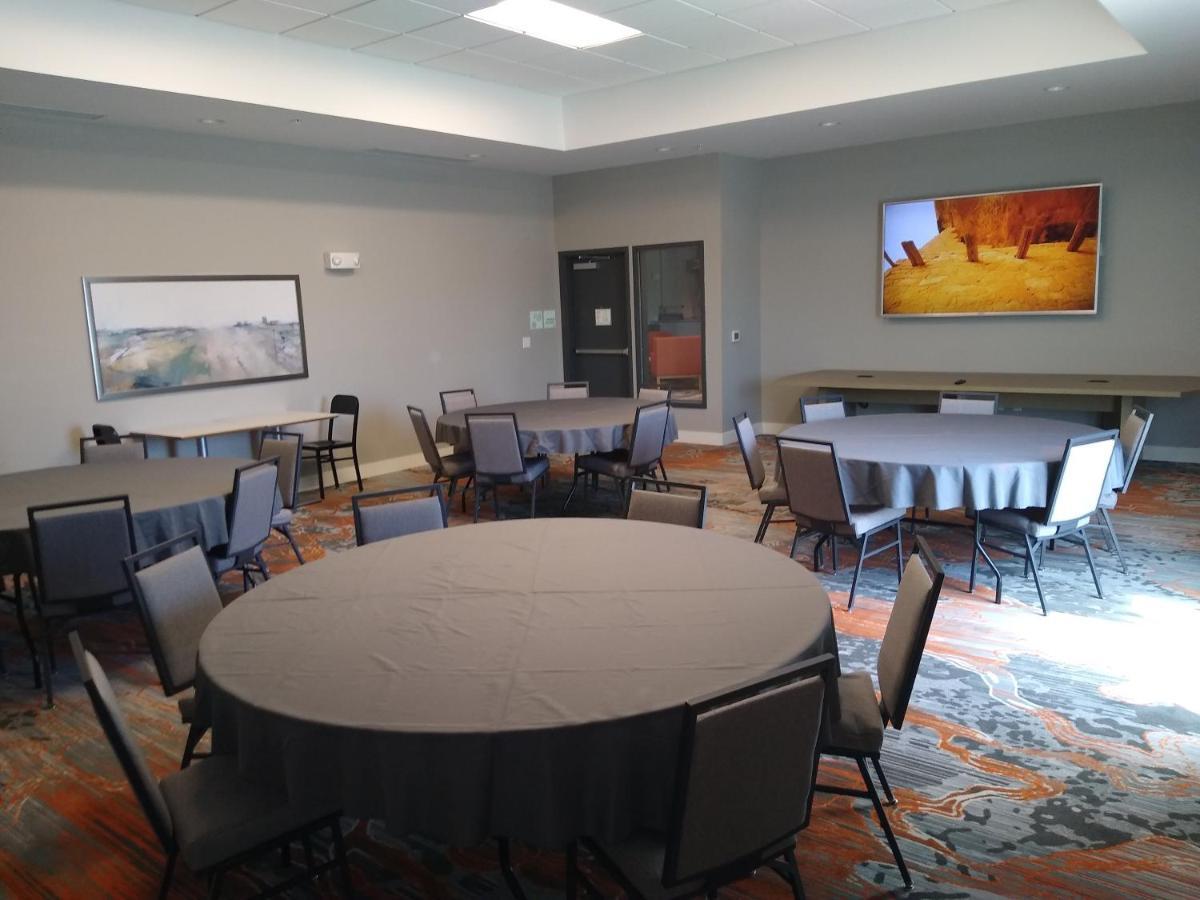 Holiday Inn - Kansas City - Northeast By Ihg Exterior photo