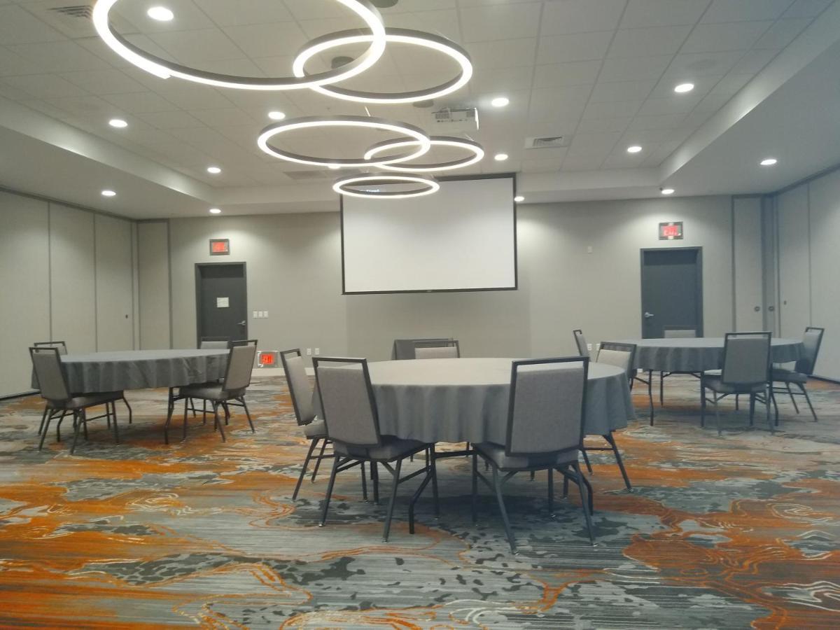 Holiday Inn - Kansas City - Northeast By Ihg Exterior photo