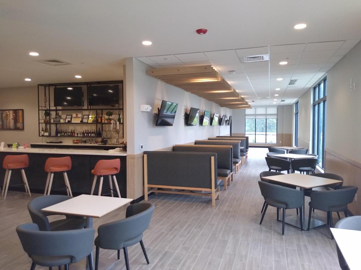 Holiday Inn - Kansas City - Northeast By Ihg Exterior photo